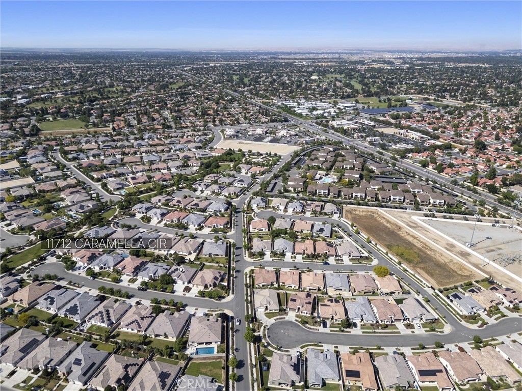 Image 9 of property listing at 11712 Caramella, Bakersfield, CA 93311