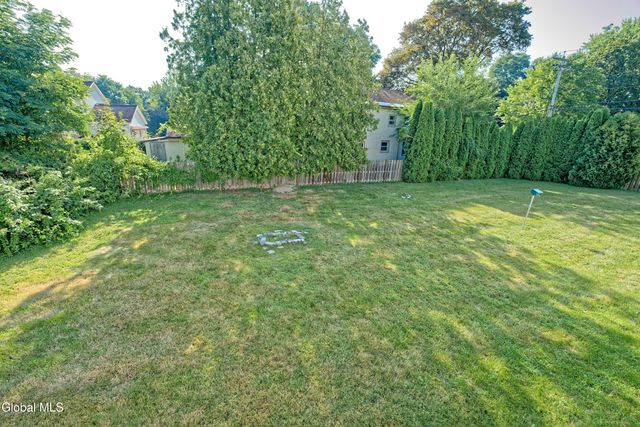 109 Schermerhorn Road, Rotterdam, NY 12306