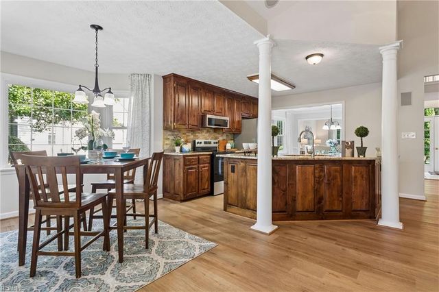 232 Pasture LN, Yorktown, VA 23693