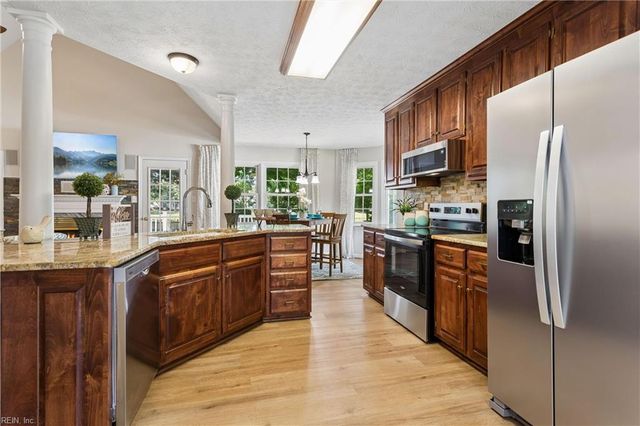 232 Pasture LN, Yorktown, VA 23693