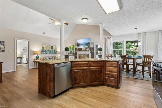 232 Pasture LN, Yorktown, VA 23693
