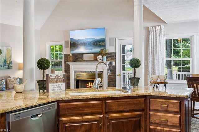 232 Pasture LN, Yorktown, VA 23693