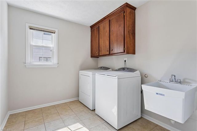 232 Pasture LN, Yorktown, VA 23693