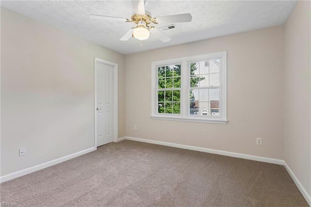 232 Pasture LN, Yorktown, VA 23693