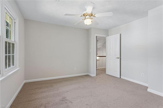 232 Pasture LN, Yorktown, VA 23693