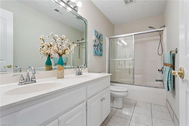 232 Pasture LN, Yorktown, VA 23693