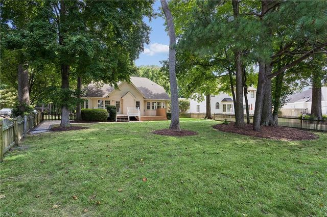 232 Pasture LN, Yorktown, VA 23693
