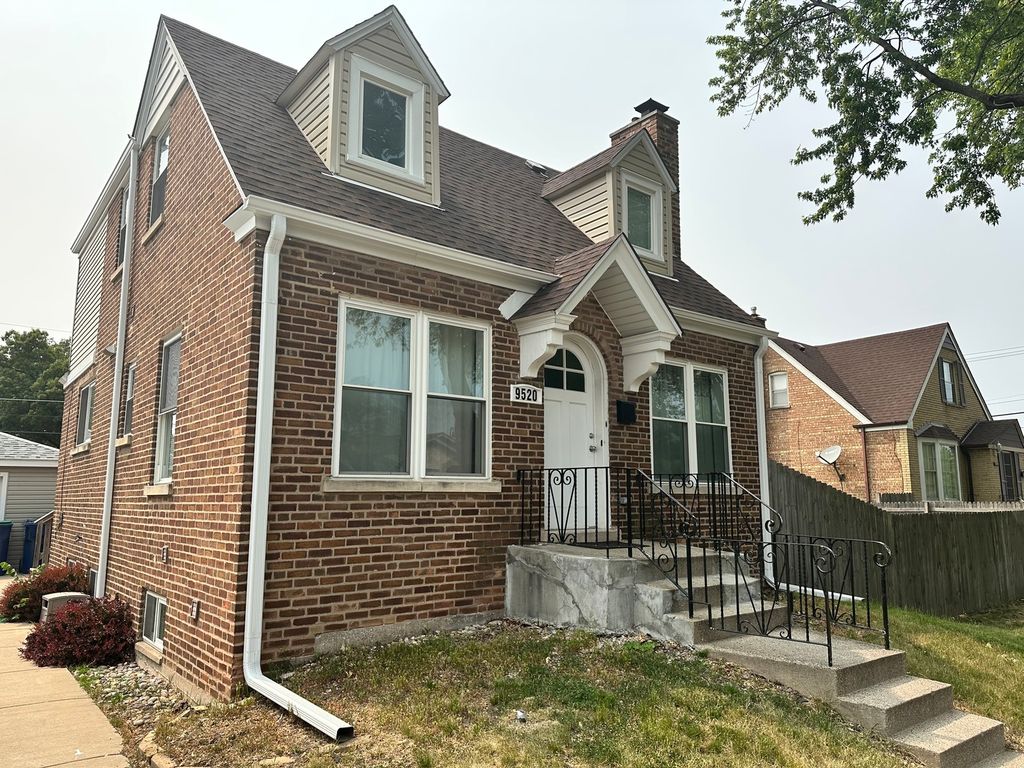 9520 S Ridgeway Avenue, Evergreen Park, IL 60805