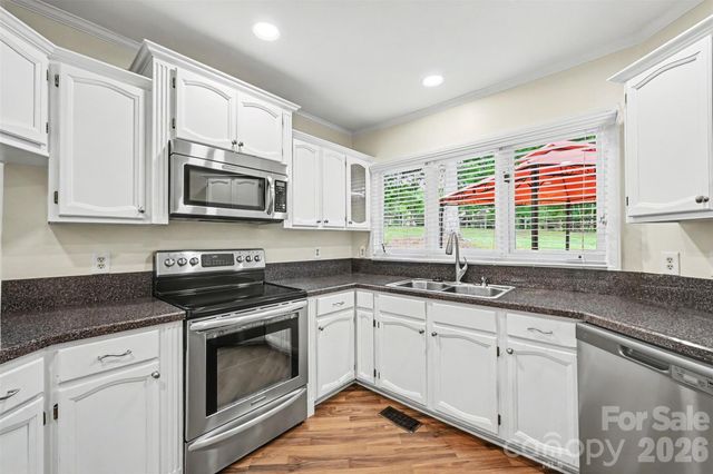 212 Rose Arbor Lane, Matthews, NC 28105