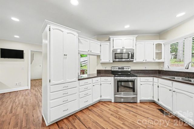 212 Rose Arbor Lane, Matthews, NC 28105