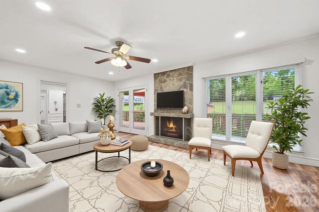 212 Rose Arbor Lane, Matthews, NC 28105
