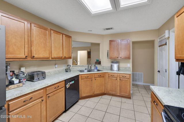 8457 SUGARTREE Drive, Jacksonville, FL 32244