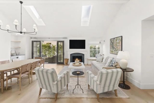 210 Estrella St, Solana Beach, CA 92075
