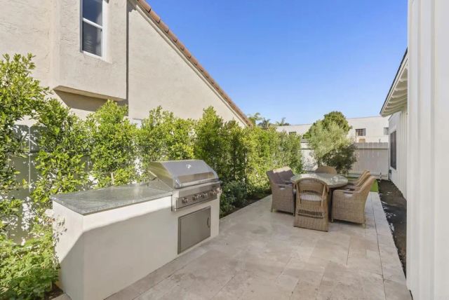 210 Estrella St, Solana Beach, CA 92075