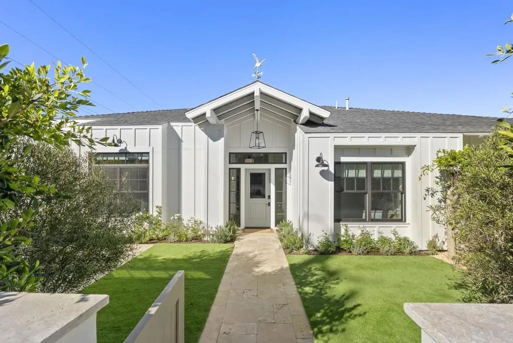 210 Estrella St, Solana Beach, CA 92075