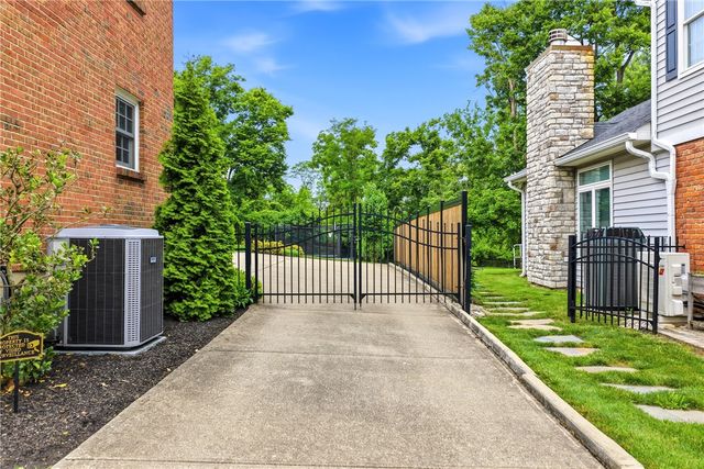 8709 Sturbridge Drive, Sycamore Twp, OH 45236