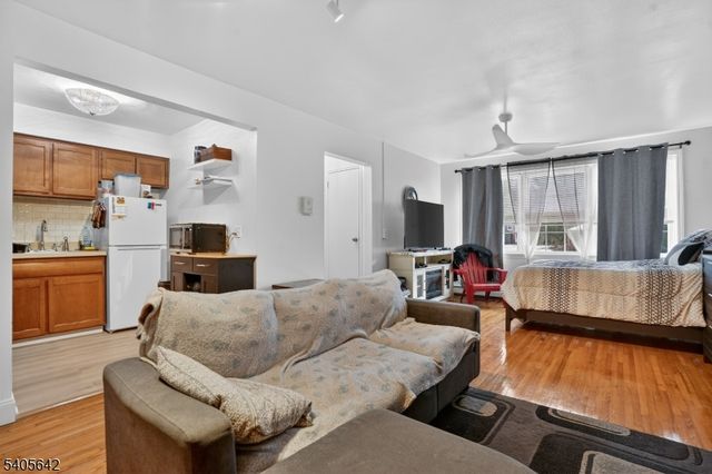 605 Grove St A11, Clifton City, NJ 07013