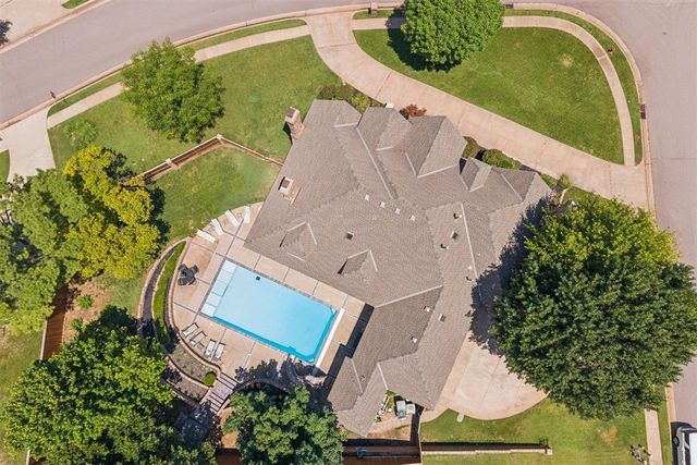 2616 Sweetbriar, Edmond, OK 73034