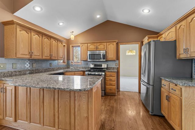 2465 E Rum River Drive S, Cambridge, MN 55008