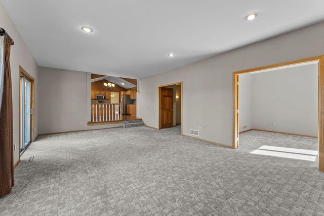 2465 E Rum River Drive S, Cambridge, MN 55008