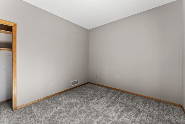 2465 E Rum River Drive S, Cambridge, MN 55008