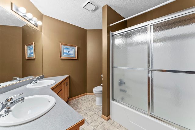 2465 E Rum River Drive S, Cambridge, MN 55008