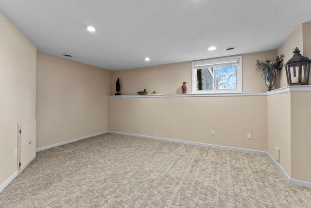 2465 E Rum River Drive S, Cambridge, MN 55008