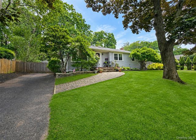 17 Beech Road, Rocky Point, NY 11778