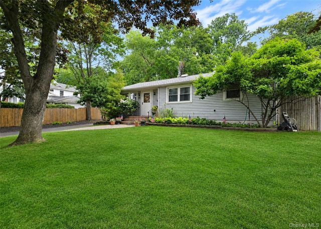 17 Beech Road, Rocky Point, NY 11778