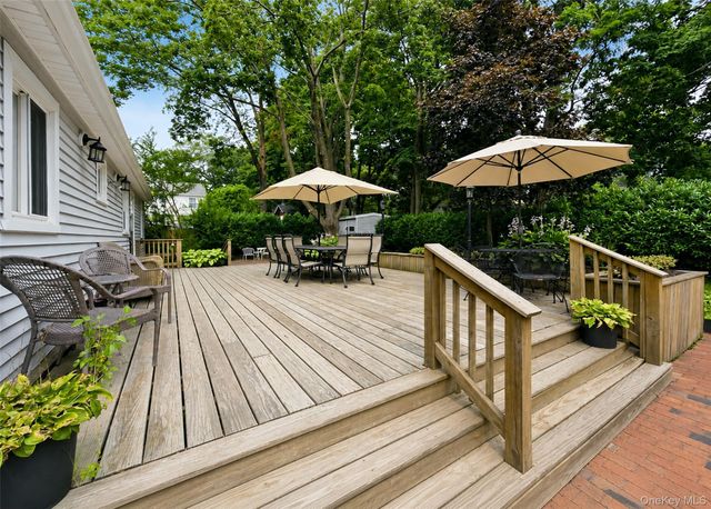 17 Beech Road, Rocky Point, NY 11778