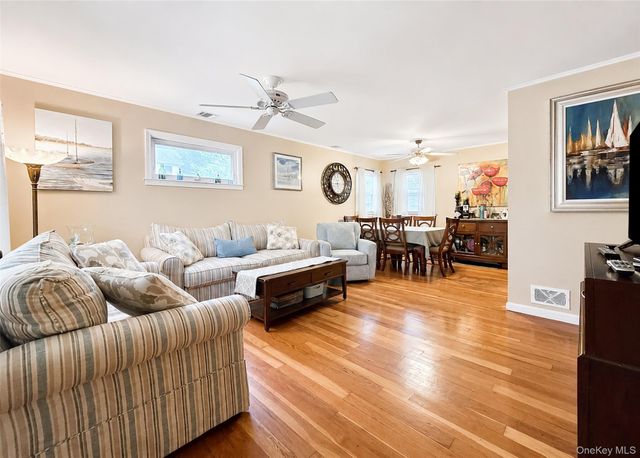 17 Beech Road, Rocky Point, NY 11778