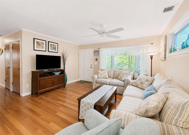 17 Beech Road, Rocky Point, NY 11778