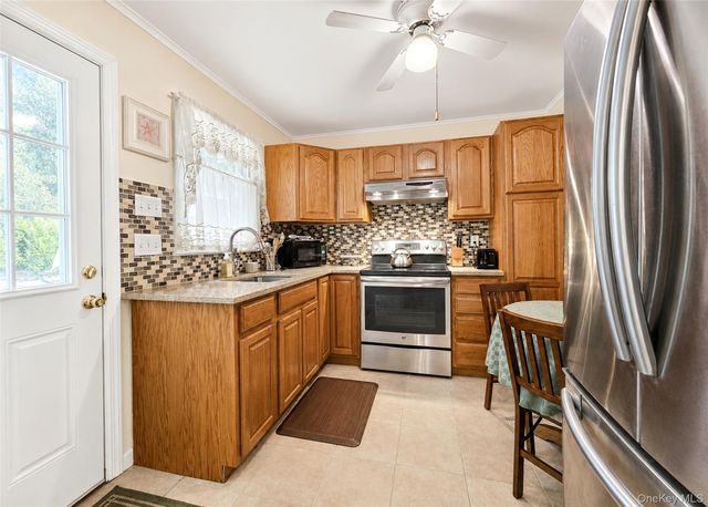 17 Beech Road, Rocky Point, NY 11778