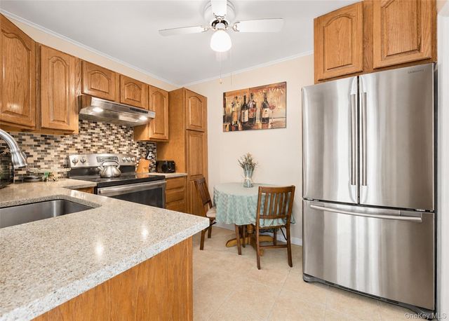 17 Beech Road, Rocky Point, NY 11778