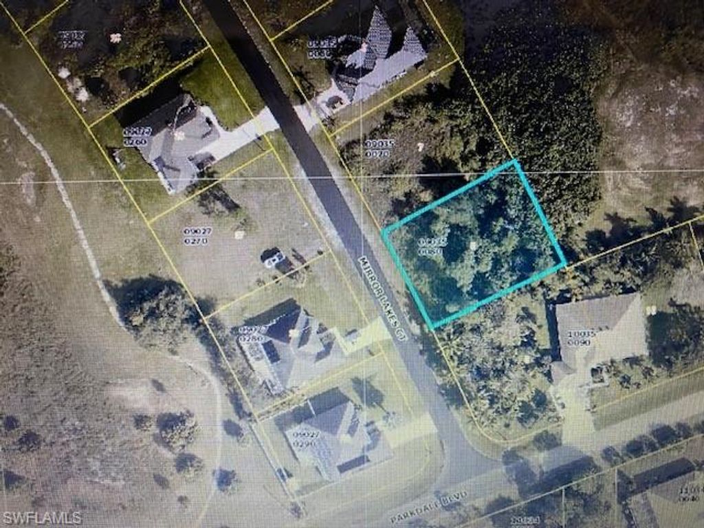 697 Mirror Lakes CT, LEHIGH ACRES, FL 33974 — photo 2