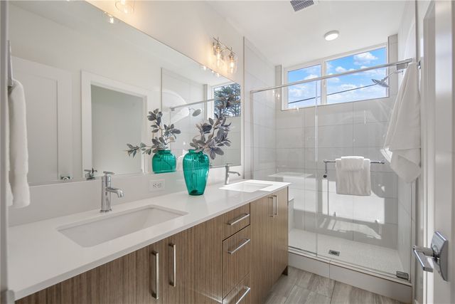 4630 Linden Avenue N, Seattle, WA 98103