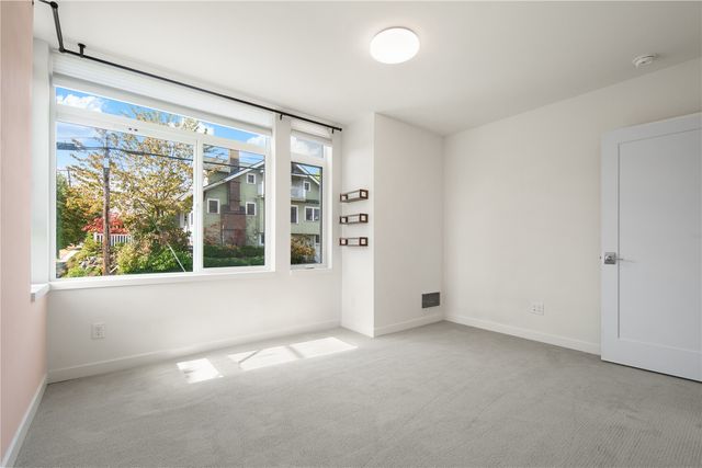 4630 Linden Avenue N, Seattle, WA 98103