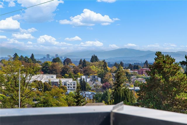 4630 Linden Avenue N, Seattle, WA 98103