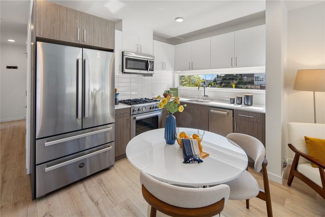 4630 Linden Avenue N, Seattle, WA 98103