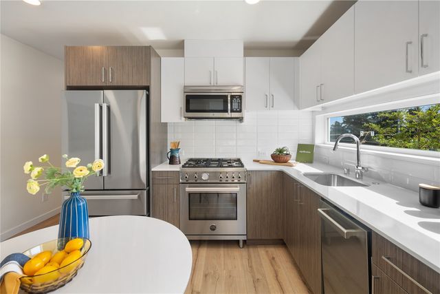 4630 Linden Avenue N, Seattle, WA 98103