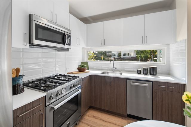 4630 Linden Avenue N, Seattle, WA 98103