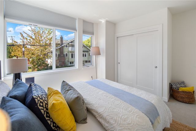 4630 Linden Avenue N, Seattle, WA 98103