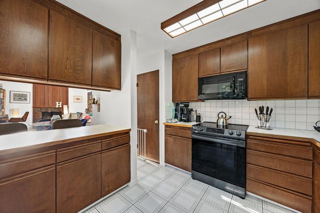 5982 Ascot Dr, Oakland, CA 94611