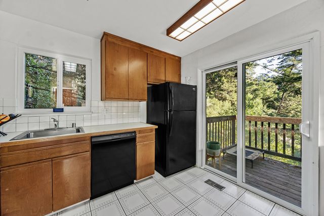 5982 Ascot Dr, Oakland, CA 94611