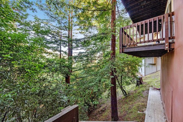 5982 Ascot Dr, Oakland, CA 94611