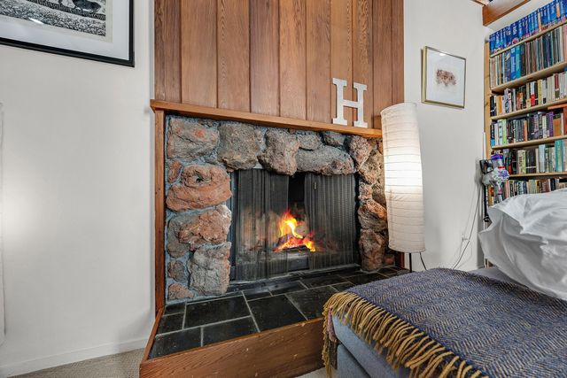 5982 Ascot Dr, Oakland, CA 94611