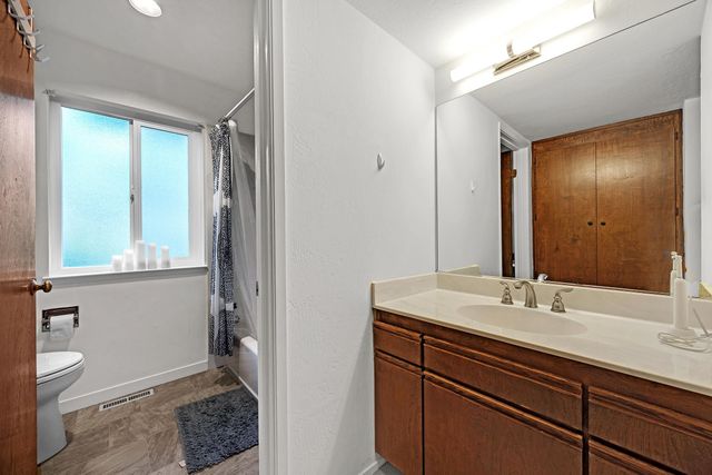 5982 Ascot Dr, Oakland, CA 94611