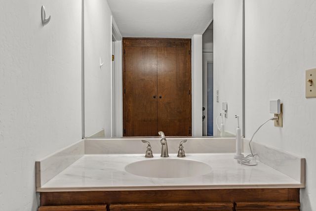 5982 Ascot Dr, Oakland, CA 94611