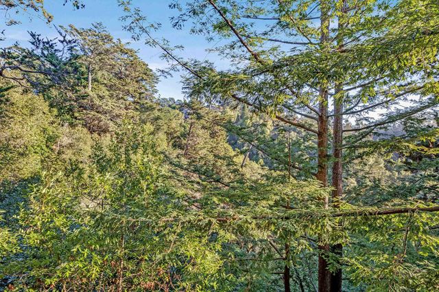 5982 Ascot Dr, Oakland, CA 94611