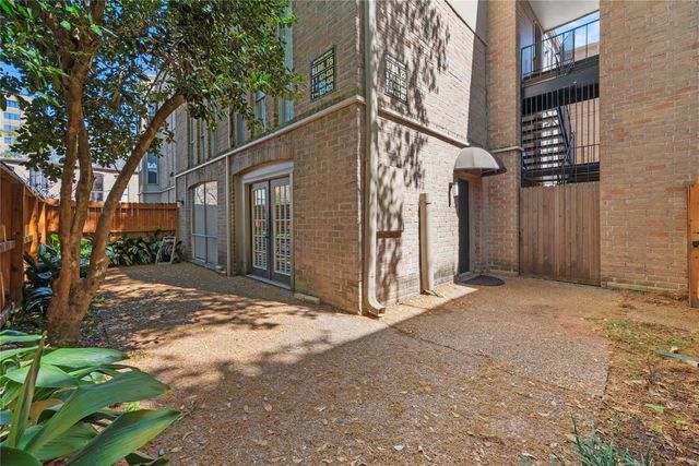 4637 Wild Indigo Street 421, Houston, TX 77027